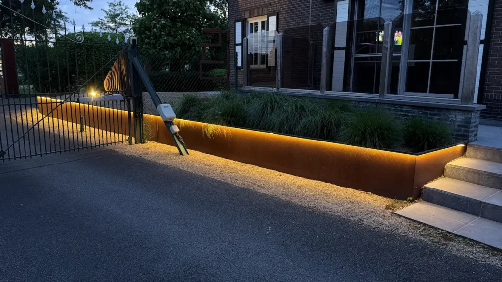 Cortenstalen afboording met geïntegreerde LED‑verlichting
