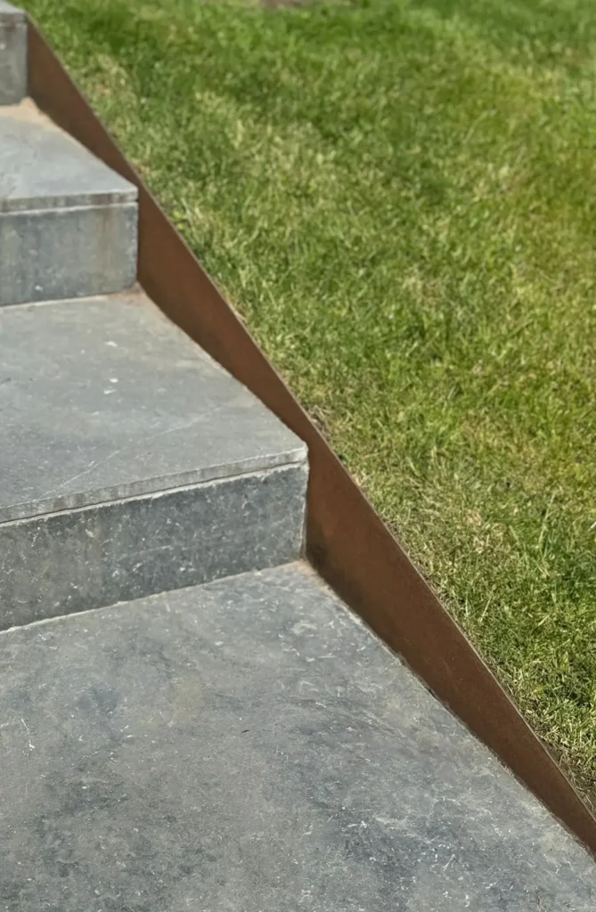 Cortenstalen-afboording-tuin