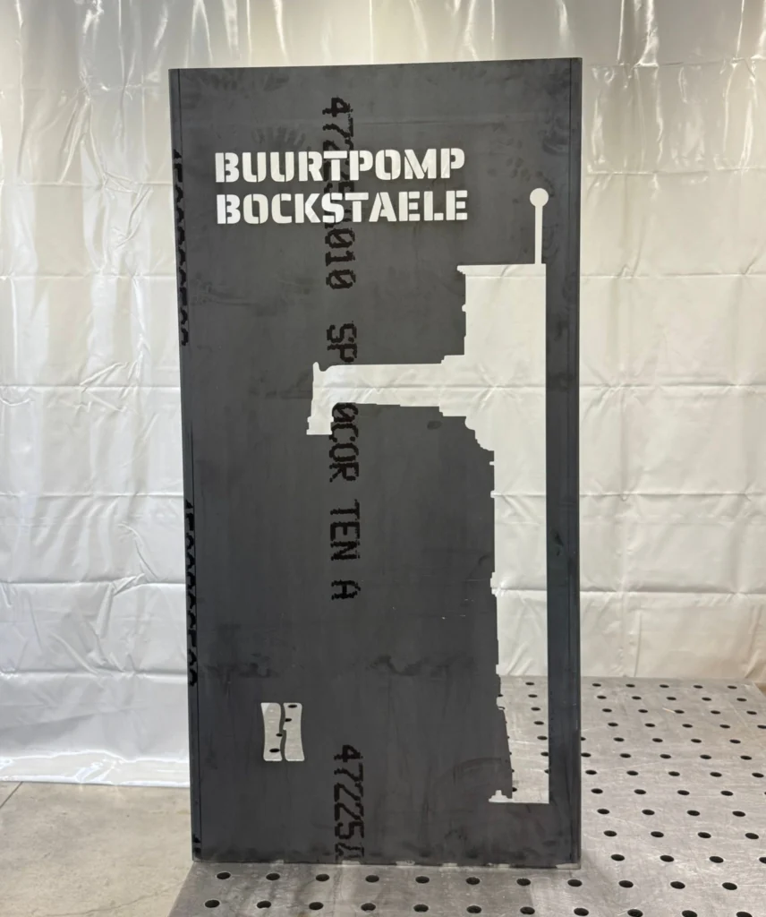 Kunstwerk gemaakt van cortenstaal